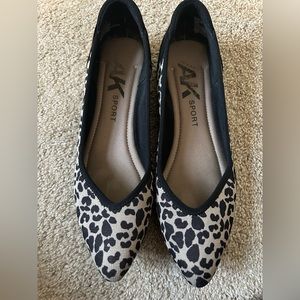 Anne Klein Sport size 10 - leopard flat